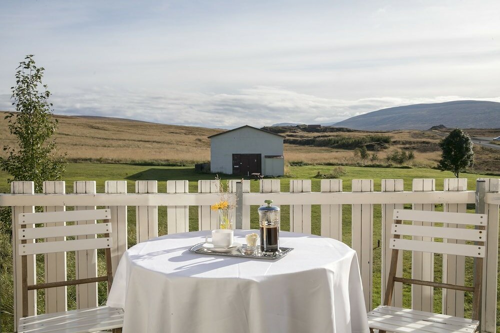 Фото Fosshóll Guesthouse