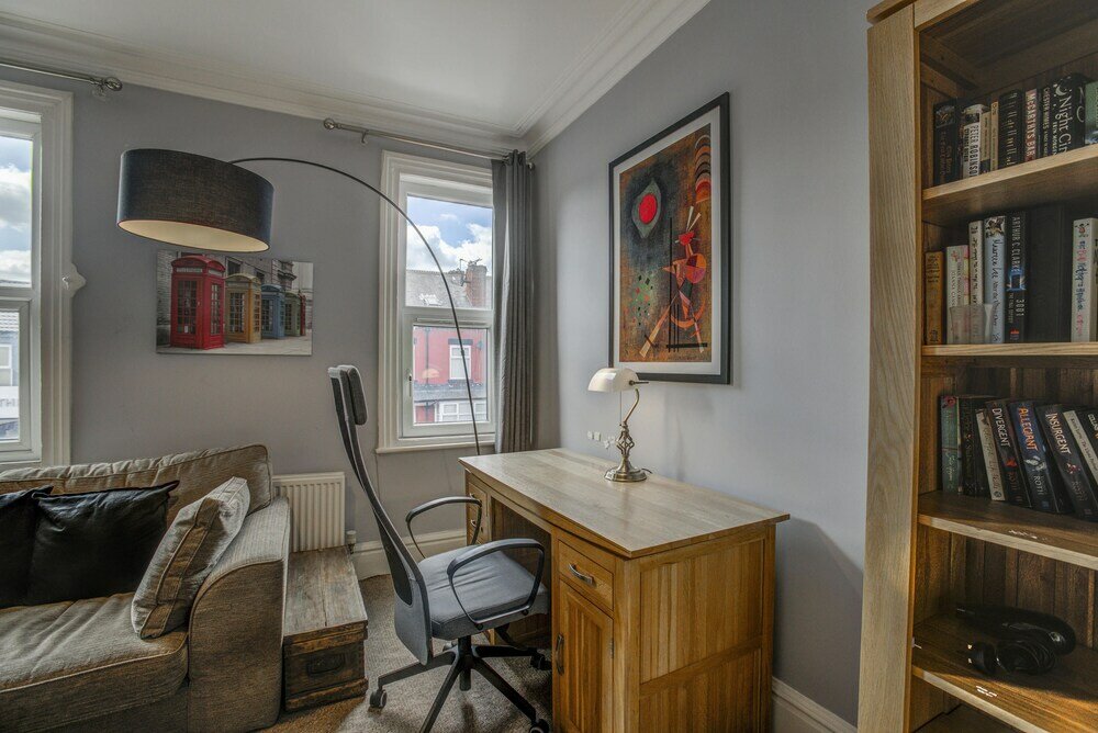 Фото Levenshulme Self-Catering Townhouse