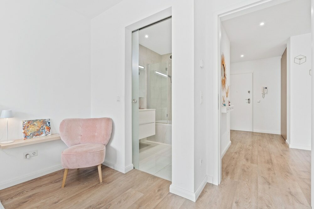 Фото Stylish Apt Bouneweg-Süd Book Now Id225