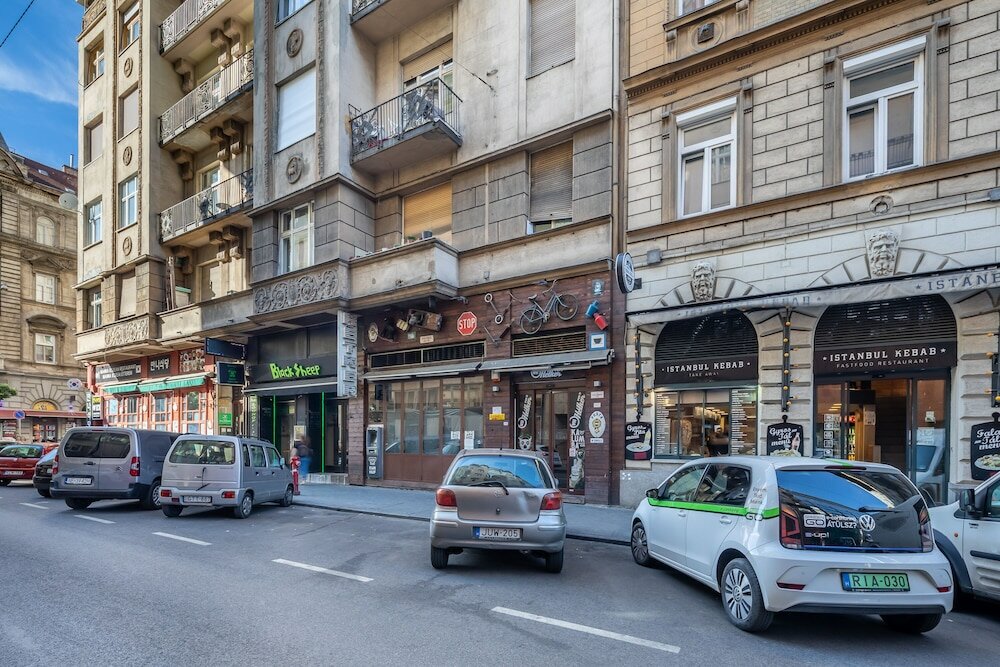 Фото Huge Apartment in the city center