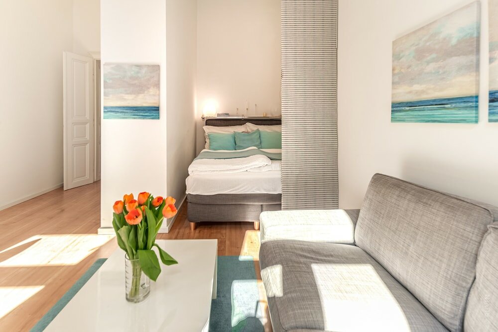 Фото Luxurious and Bright, 5 min walk to city center