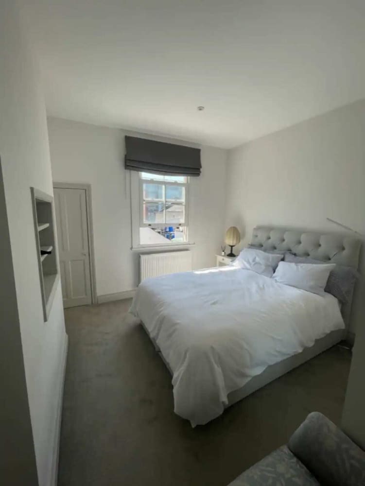 Фото Stylish & Bright 3bd Flat With Balcony - Fulham