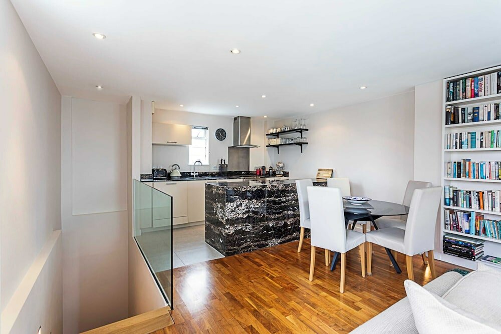 Фото Luxury and Modern Bayswater Apartment