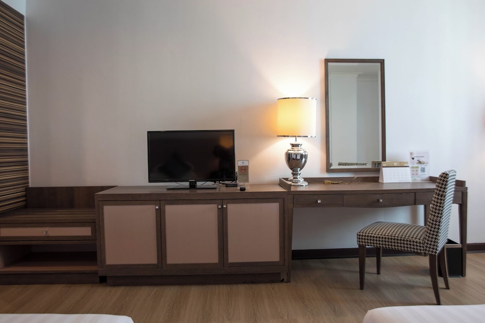 Фото The Berkeley Hotel Pratunam