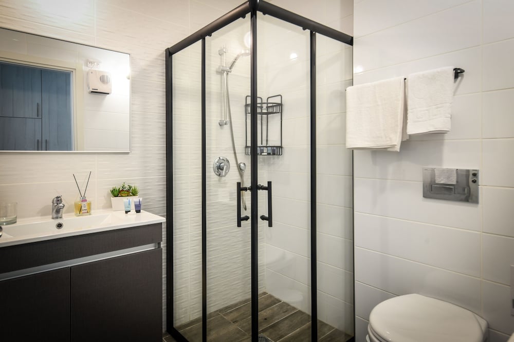 Фото Cozy Nest Apartment with balcony