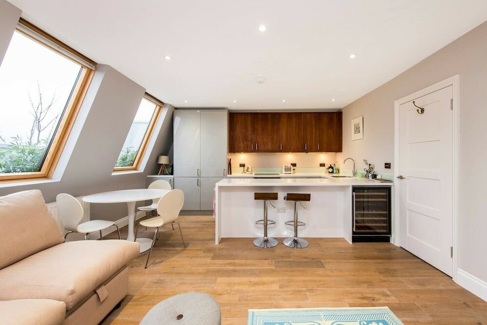 Фото Charming Apartment Close to Notting Hill