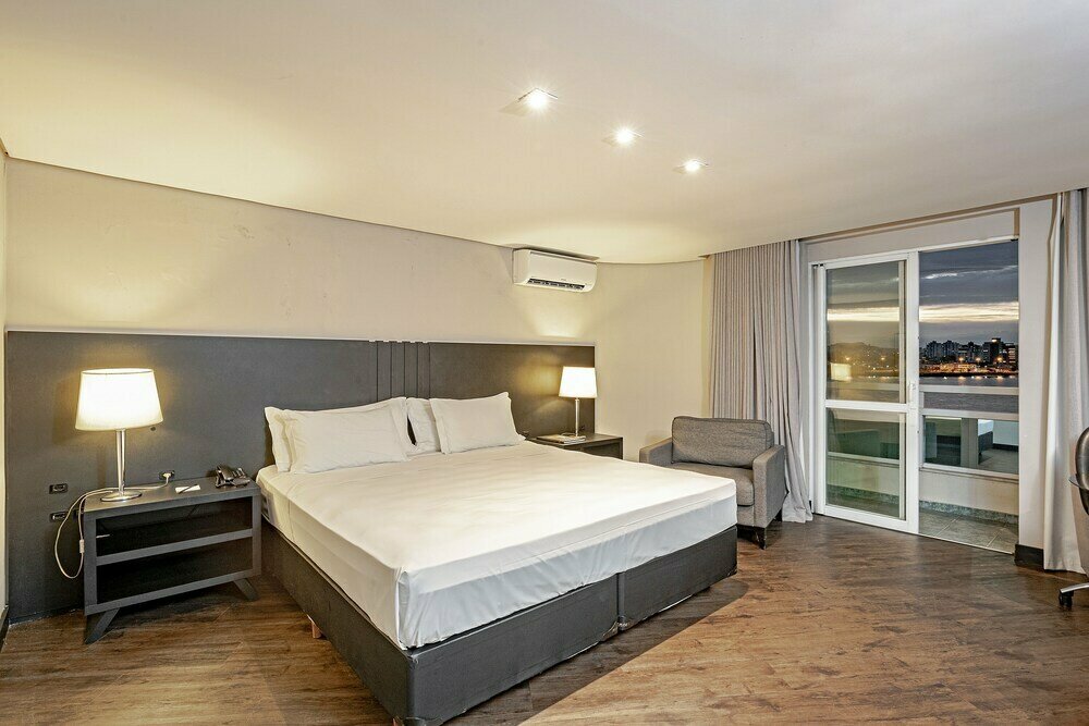 Short-term housing rental 1i4 Hercílio Luz - Região central de Florianópolis, Florianopolis, photo