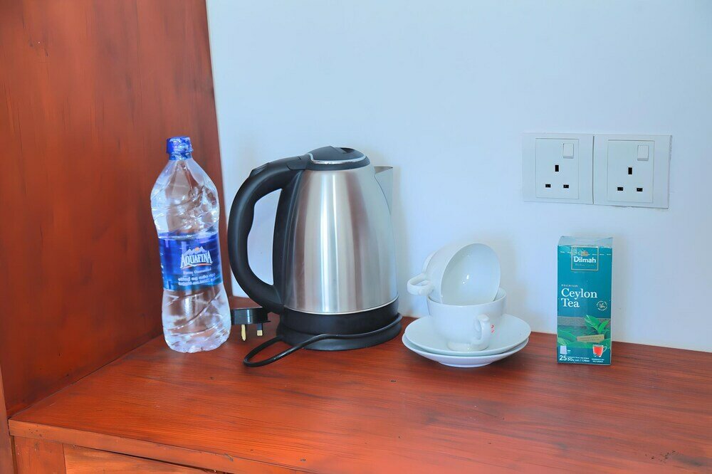 Фото Travellers Hotel Hikkaduwa