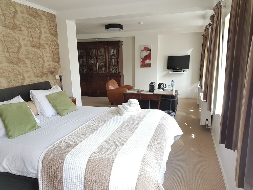 Фото The Townhouse Bed & Breakfast