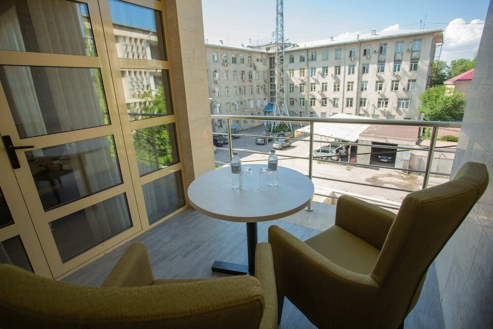 Фото B Hotel Bishkek