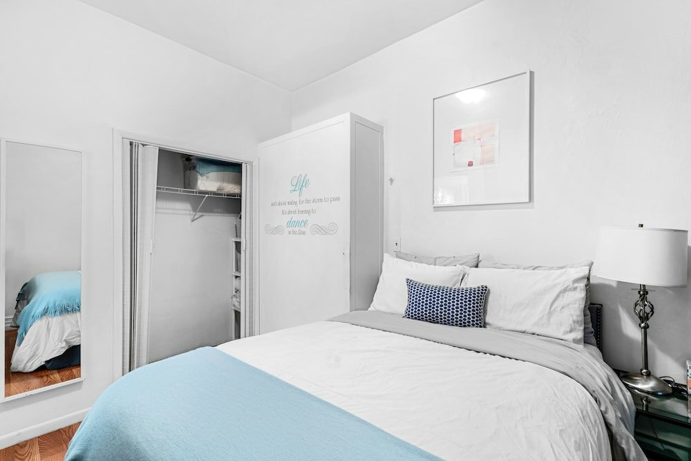 Фото Perfectly Located near Restaurants, Shops, & Sites