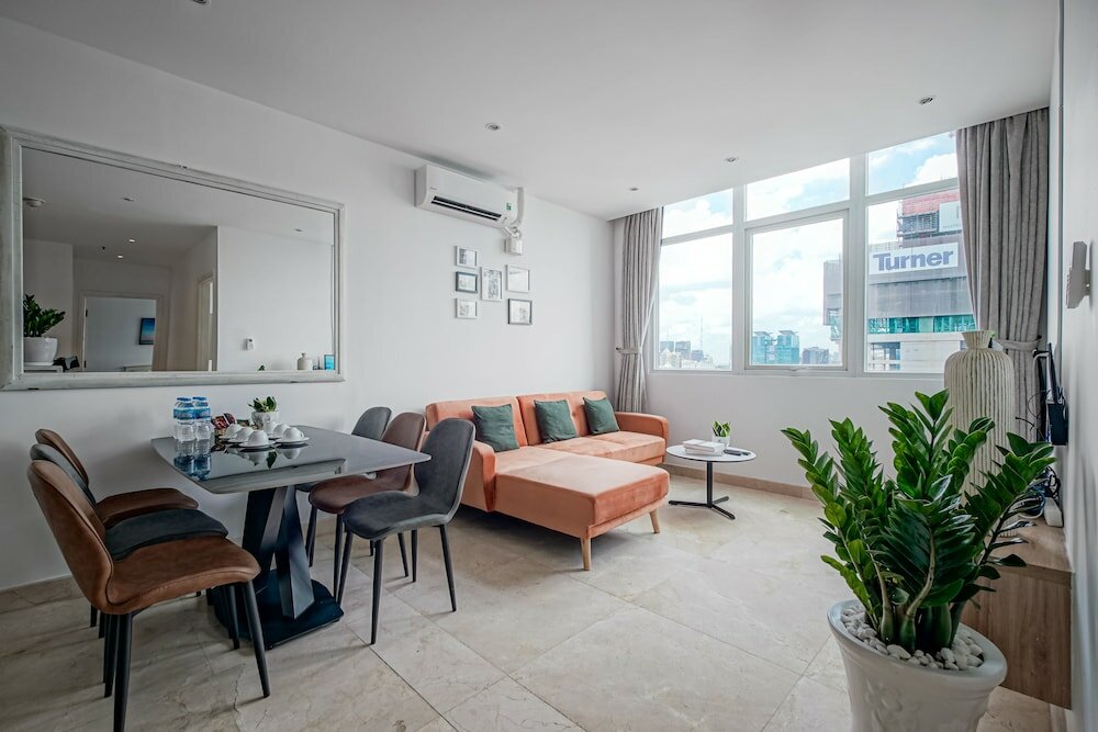 Фото City by night Ben Thanh Apartments