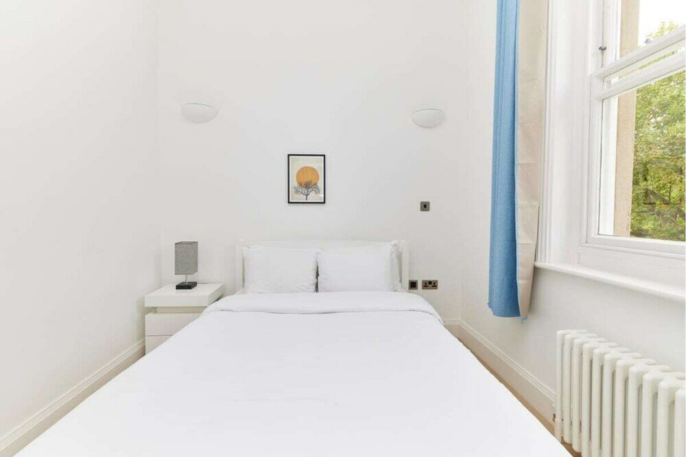 Фото The Woolwich Retreat - Enticing 5bdr House With Parking