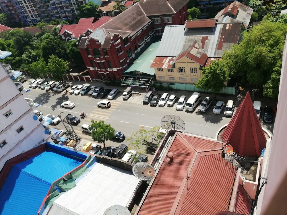 Фото Queen's Park Hotel