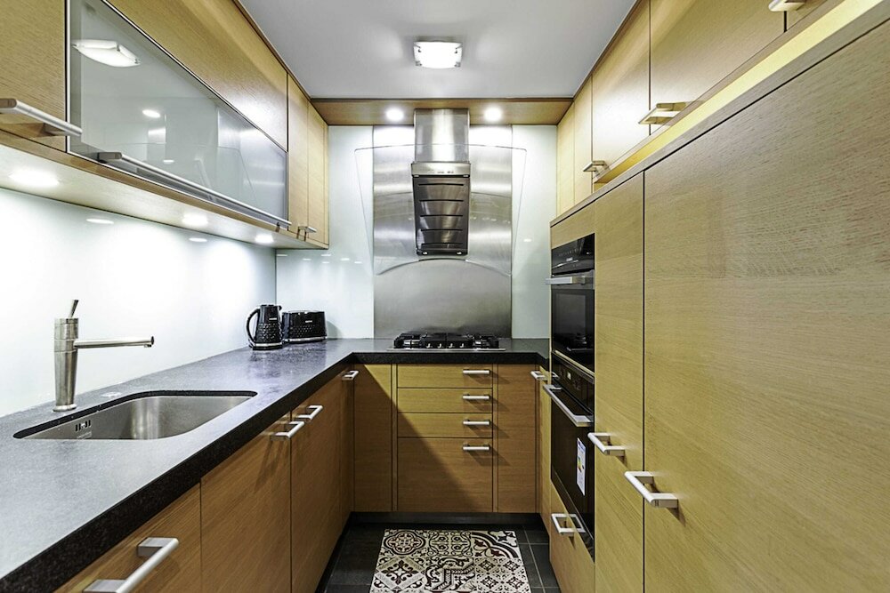 Фото Lovely, Stylish Two-bedroom Kensington Home