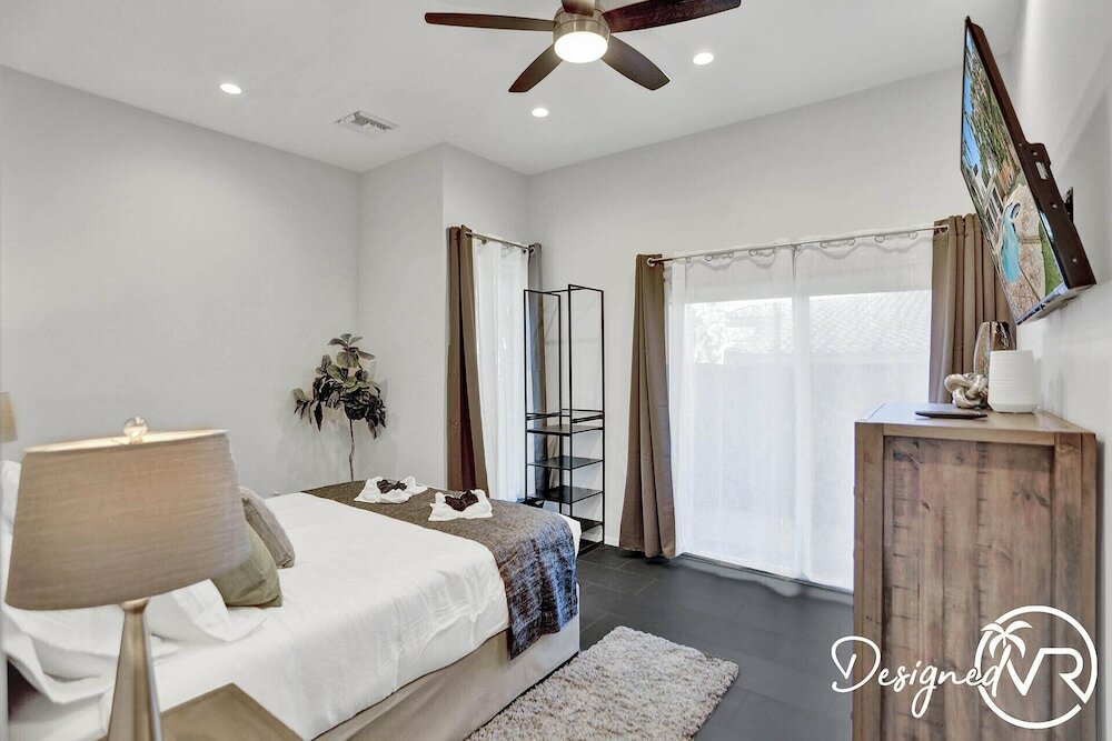 Фото Stunning 5 Br with Heated Pool & Gaming