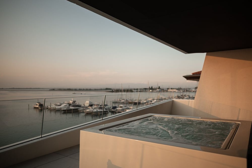 Фото Laguna Faro Suites - Adults Only & Free Beach