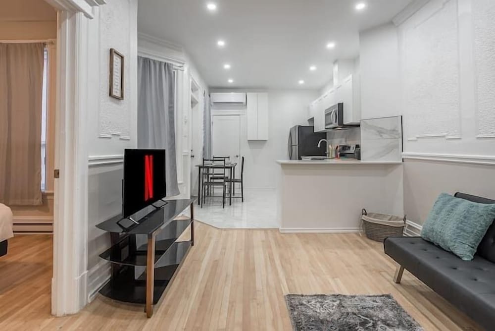 Фото Huge and Lovely 16br Apt