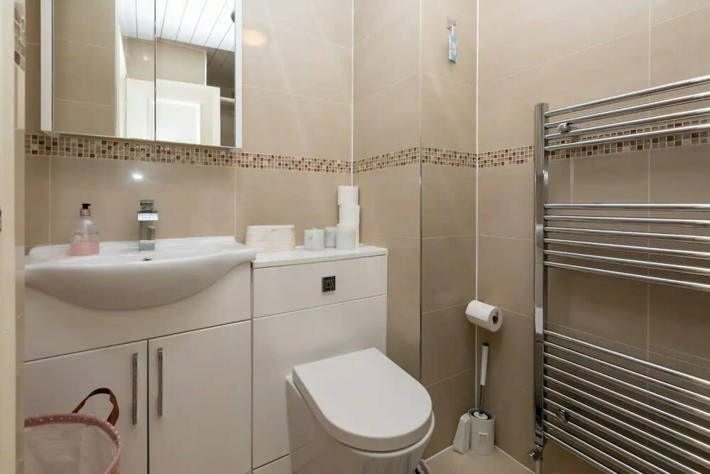 Фото Modern & Spacious 2bd Flat - Westbourne Park