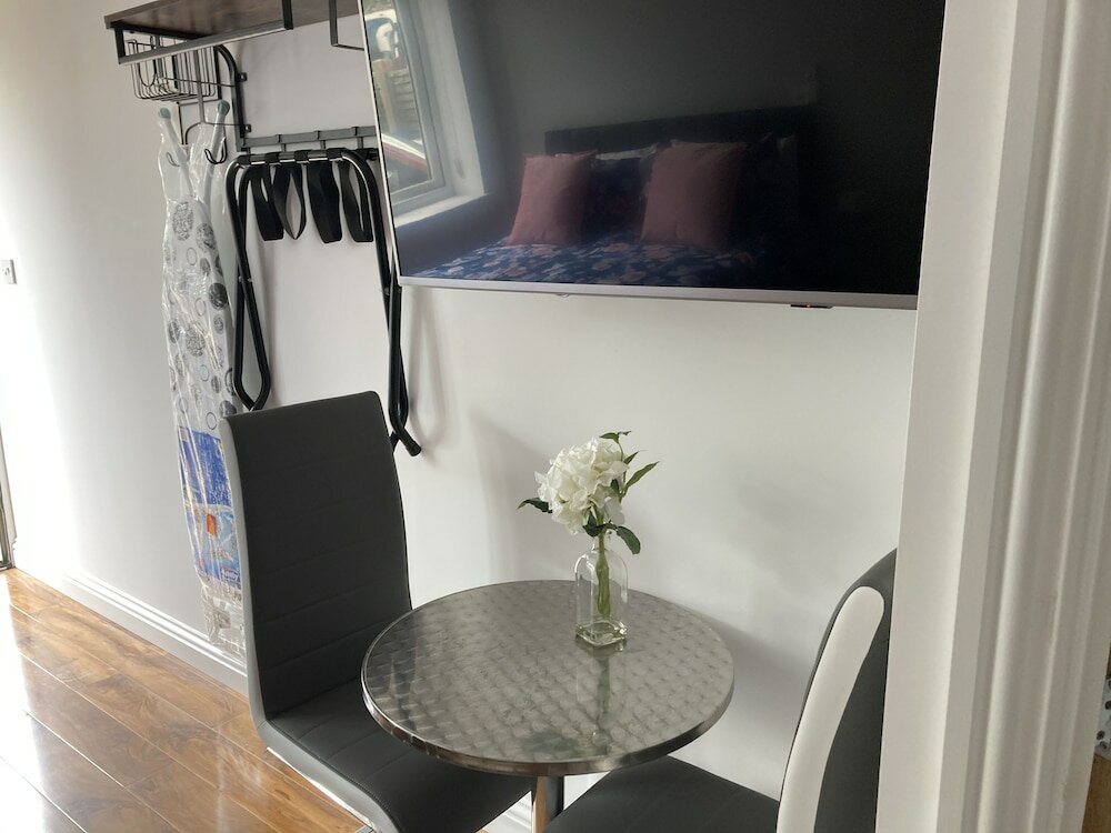 Фото Private Self-contained Annex With Wifi & Parking