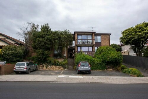 Гостиница Well-appointed Sunny 2 Bedroom Apartment in Northcote With Parking в Мельбурне