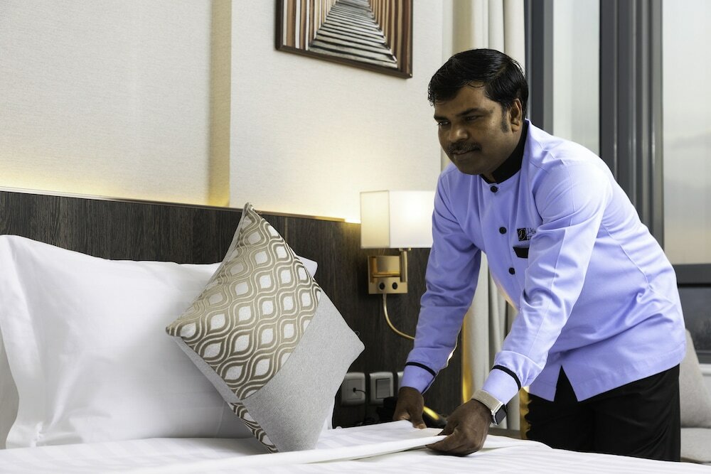 Фото The Seasons Hotel