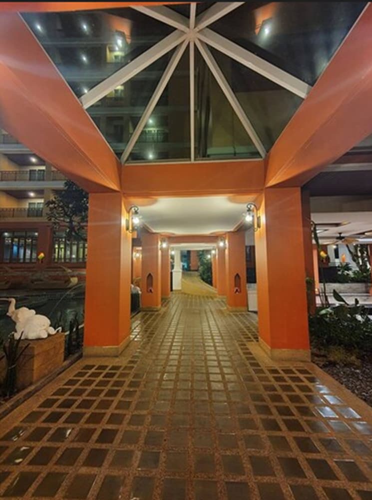 Фото Chateau EN Ville Pattaya