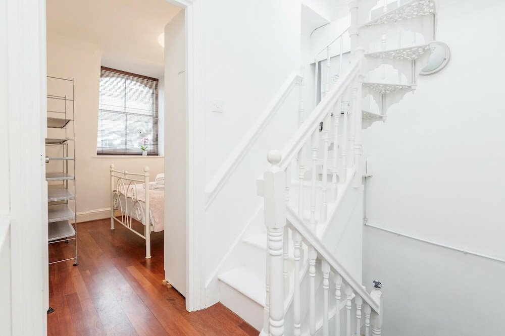Фото Bright stylish Nott Hill apart sleeps 6
