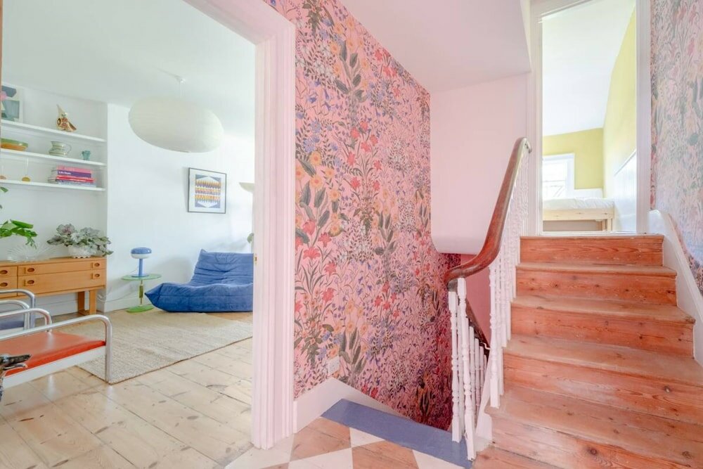 Фото Unique Vintage-style 3bd Flat - Dalston