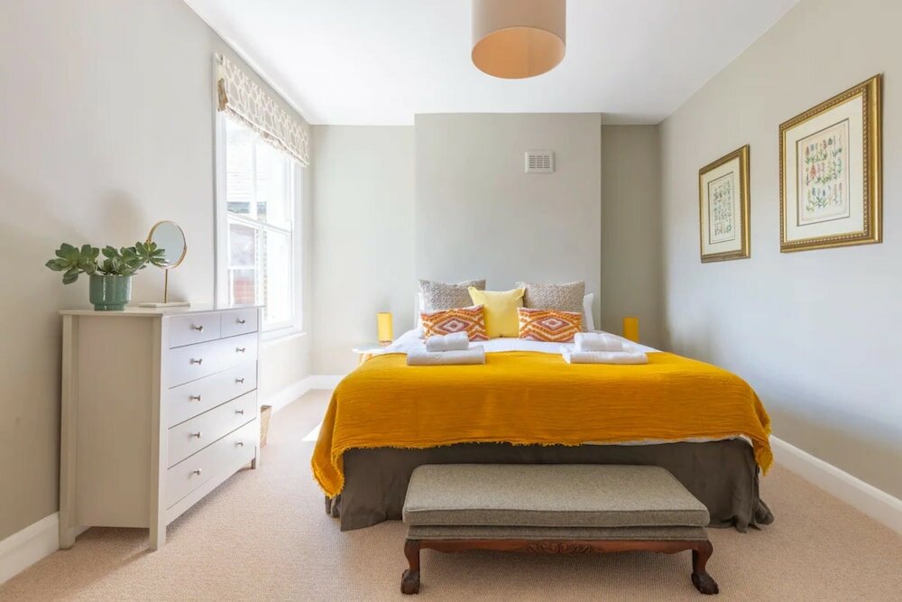 Фото Luxuriously Designed 3 Bedroom Apartment in Clapham