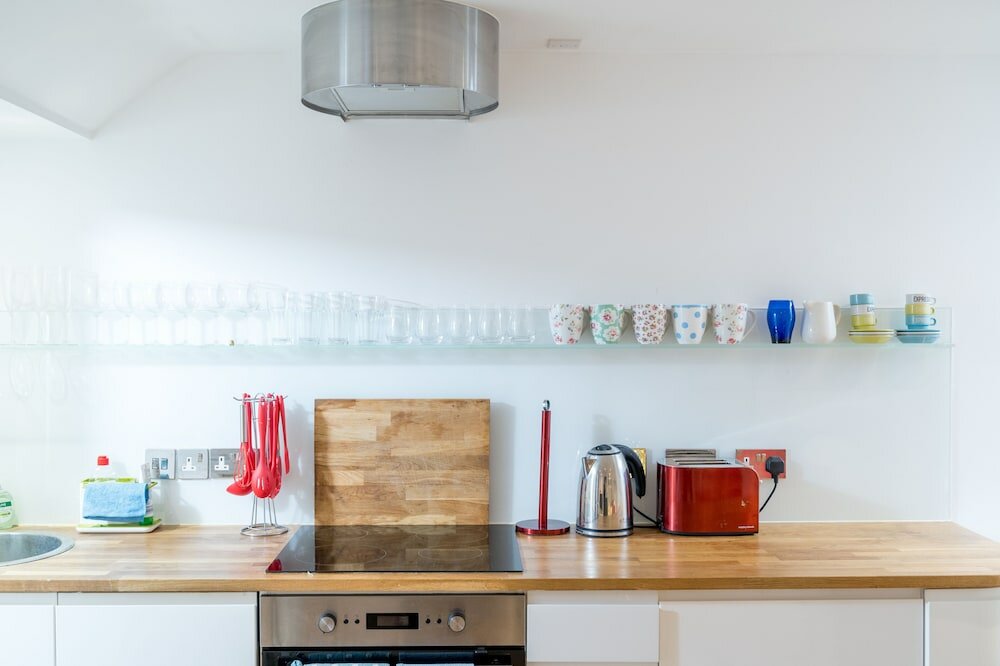 Фото Altido Colorful Apt W/Garden, In Shepherds Bush