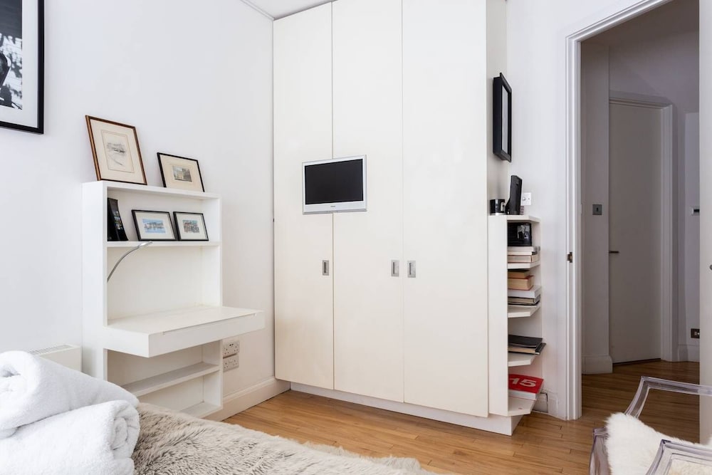 Фото Fantastic 5 Bed House in Kensington Near Museums