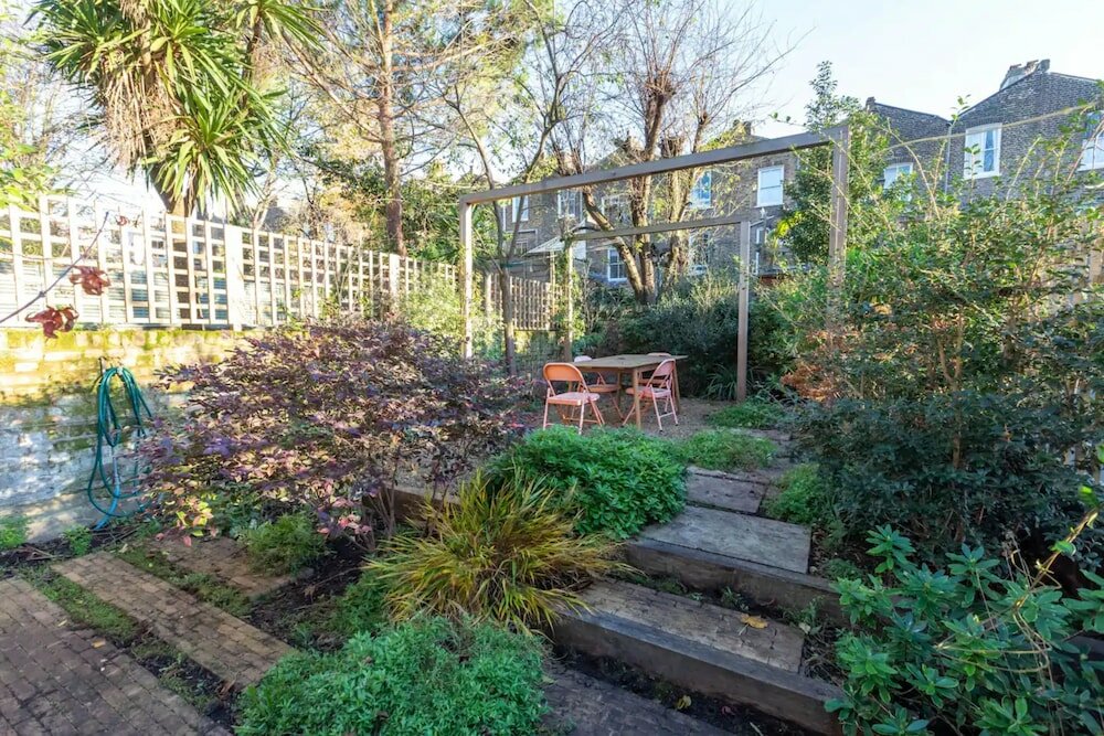 Фото Spacious and Bright 2 Bedroom Flat in Kentish Town