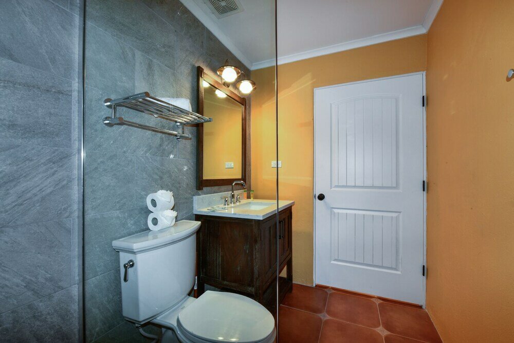 Фото Newly Renovated! Polynesian Themed in Noord!