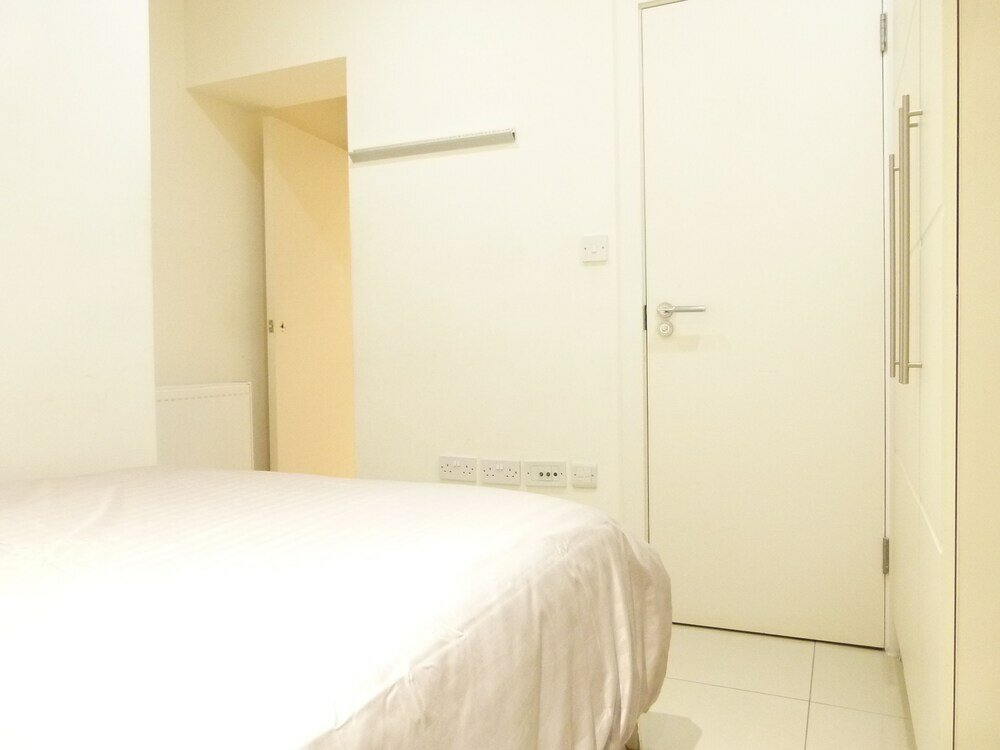 Фото Ss Property Hub - Large apartment near Hyde Park