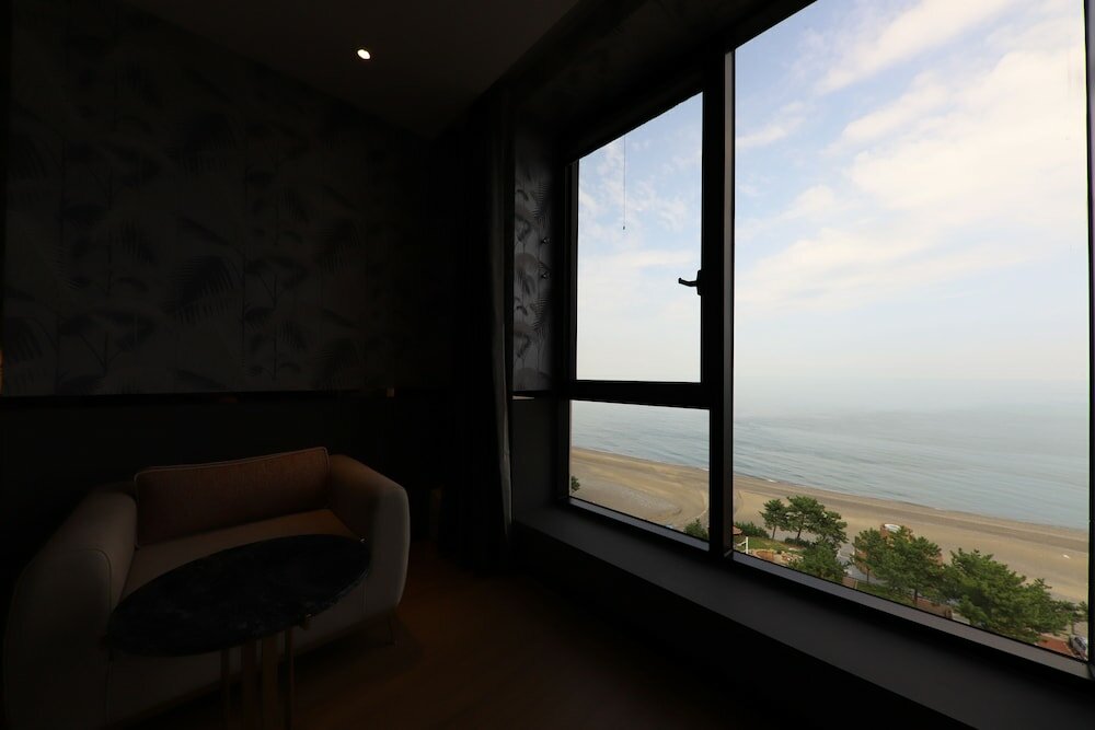 Фото Jeongja Beach Brown Dot