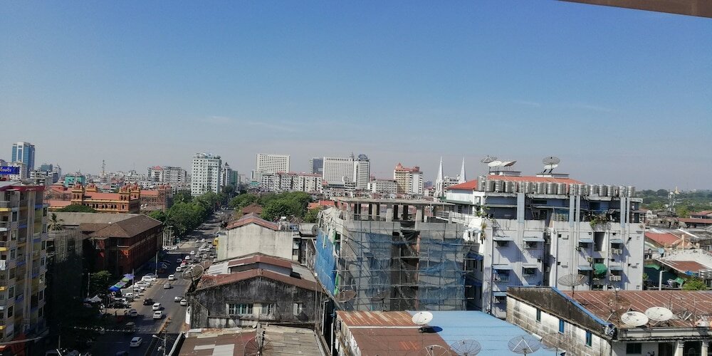 Фото Queen's Park Hotel