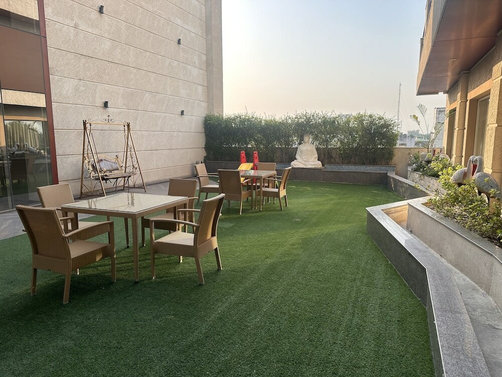 Фото Ramada by Wyndham Aligarh Gt Road