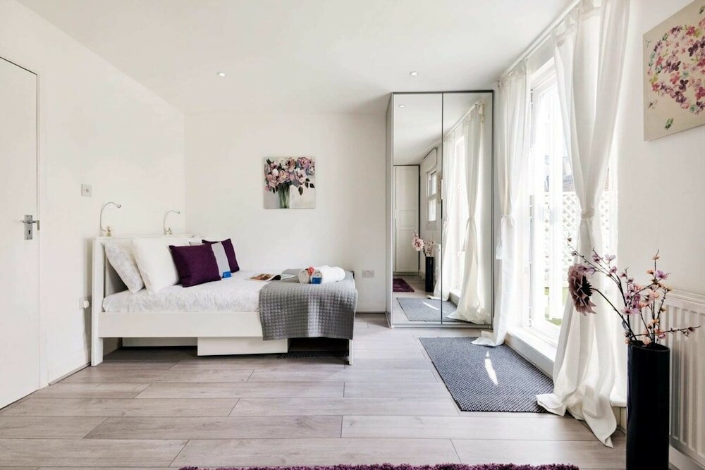 Фото Earl's Court Ongar Road Apartments by Flying Butler