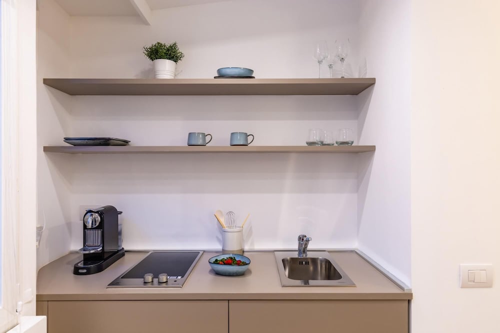 Фото Cozy Studio in Chiaia District by Wonderful Italy