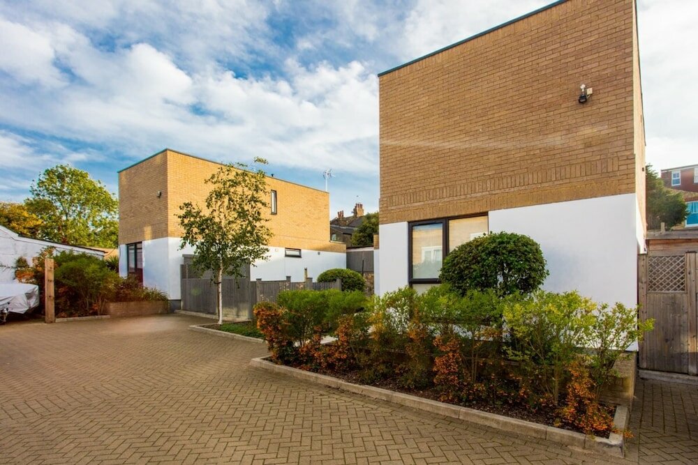 Фото Cosy 2 Bedroom House Near Greenwich