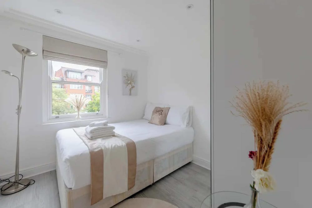 Фото Chic & Peaceful 2bd Flat - Hampstead