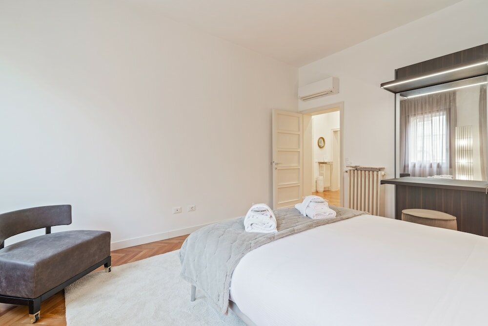 Фото San Fermo Luxury Apartment