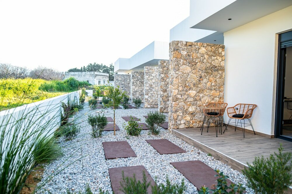 Фото Pebble Garden Aloe - Pampas Grass