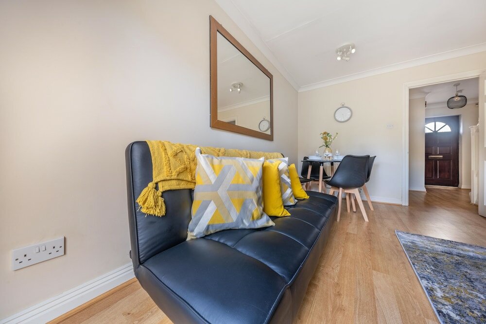 Фото Pierocks Wickets Luxury Entire House, Free Parking and Wi-fi in Maidenhead