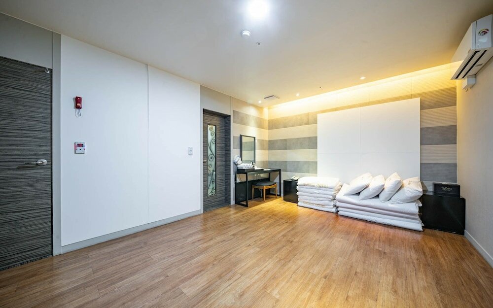 Фото Tiamo Hotel Yeosu