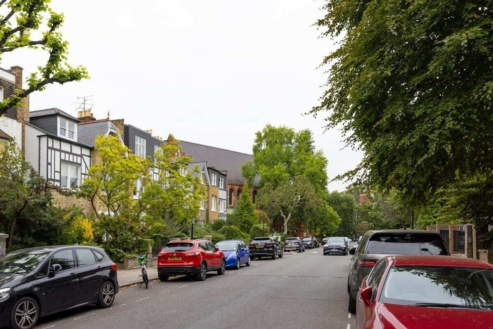 Фото The Camden Arms - Bright and Charming 2bdr Flat