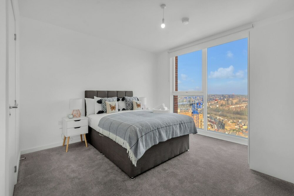 Фото Brent Cross Serviced Apartments