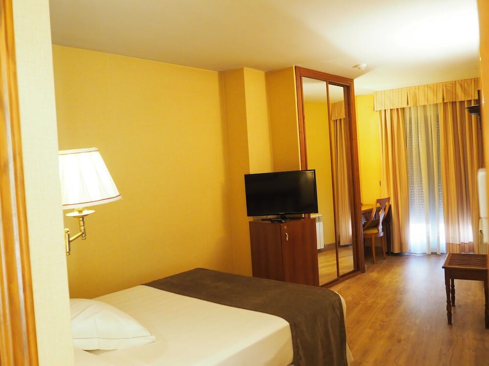 Фото Hotel Ele Puente Romano