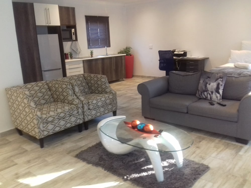 Фото Mayberrypark Guest Lodge